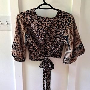 Vneck cropped top bell sleeves